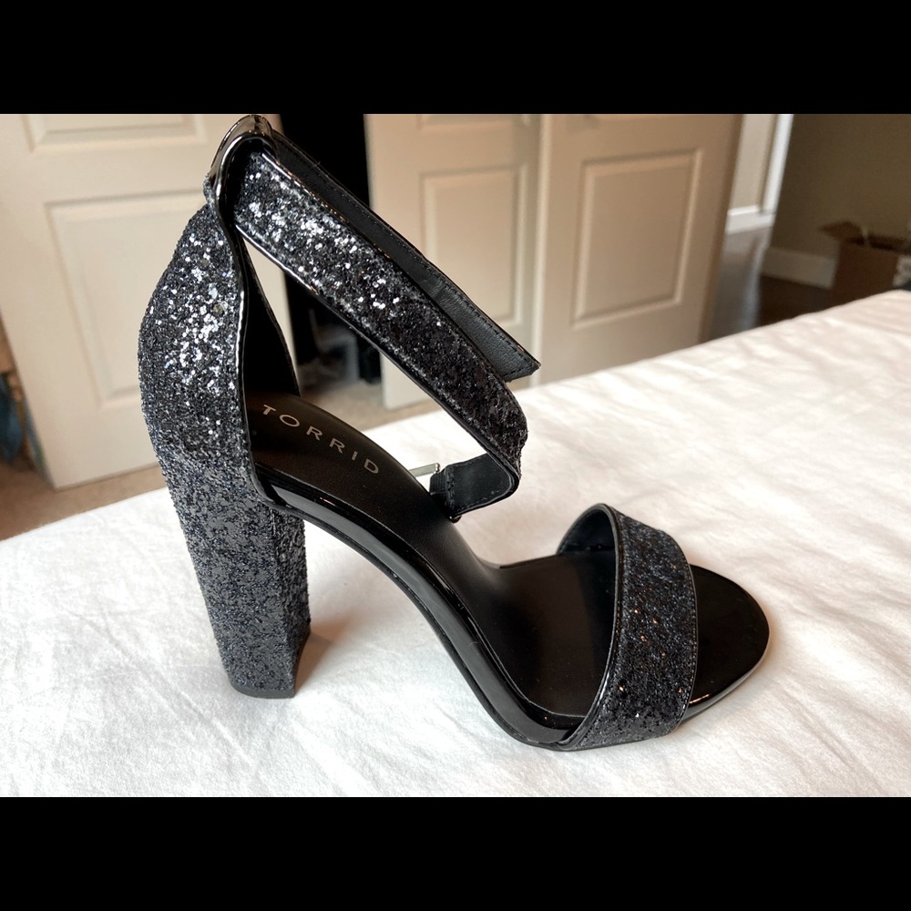 Torrid BLACK GLITTER SHIMMER TAPERED HEEL (WW)